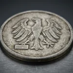 Moneta bez znaku mennicy – co to znaczy i czy jest rzadsza